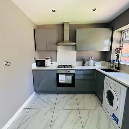 Burmese - 5 Bedroom House Earley ภายนอก รูปภาพ