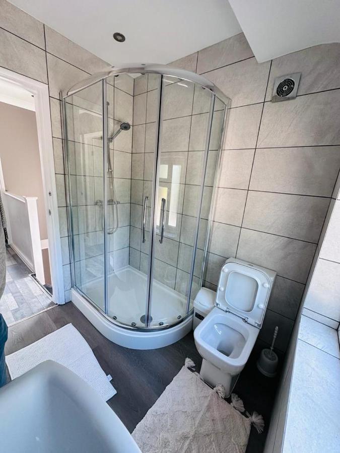 Burmese - 5 Bedroom House Earley ภายนอก รูปภาพ